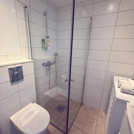 Perfect For Work Or Vacation - Kitchen, Full Bathroom, Balcony Apartment *