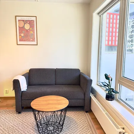 Perfect For Work Or Vacation - Kitchen, Full Bathroom, Balcony Apartment *